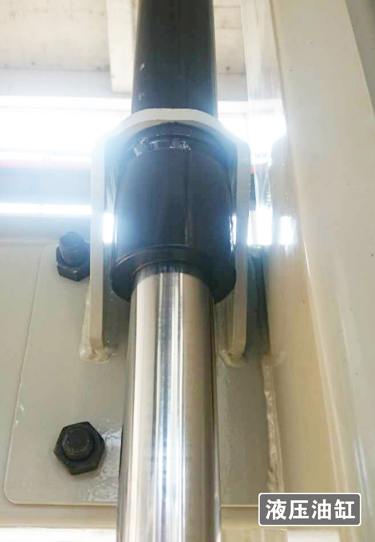 机械智能车库PJS两柱简易升降立体停车液压油缸.jpg